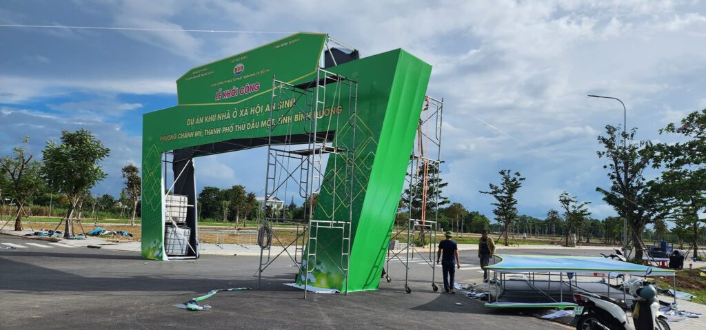 thi-cong-cong-chao-su-kien